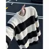 Suéter tejido a rayas de punto trenzado de color contrastante cleanfit para hombre estilo perezoso de otoño cuello redondo tejido para usar en pareja suéter de lana