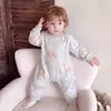 Mameluco de manga larga para bebé, adecuado para primavera y otoño, unisex, hecho de algodón puro, con escote cruzado, un diseño nuevo y elegante para salir
