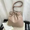 Bolso Cubo Estilo Coreano para Mujer de Gran Capacidad Casual Bolso de Hombro 2026 Nuevo de Moda Textura de Moda Bolso para Viajar Bolso Simple para Mujer