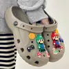 Zapatillas de verano lindas, impermeables, modernas, para enfermera, antideslizantes, versátiles, de dibujos animados, para baño, de punta cerrada, sencillas, de media caña