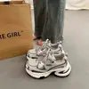 Tênis Prata Chunky com Salto para Aumentar a Altura para Mulheres, Tendência Casual Esportiva Nova Primavera/Verão 2026 para Mulheres Baixas