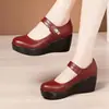 Zapatos tipo mom de plataforma con punta redonda para mujer, nuevo modelo otoño 2026, zapatos de cuña impermeables con suela gruesa antideslizantes para mediana edad y personas mayores