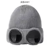 Gafas cortavientos y gorros de esquí forrados de forro polar para otoño e invierno para hombres y mujeres, Gafas y gorros de punto cálidos de lana estilo europeo y americano de Amazon