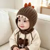 Gorro para bebé, diseño de dinosaurio de dibujos animados para otoño e invierno, gorro tejido grueso y cálido para niños, con protección para las orejas, adecuado para niñas, y diseñado como un gorro con capucha para mantener a los bebés abrigados en climas fríos