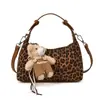Bolso de Hombro para Mujer con Estampado de Leopardo, Nuevo para Otoño/Invierno 2026, de Gama Alta, Nicho, de un Solo Hombro, Versátil, Cruzado, de Mano, Estampado de Leopardo, Moderno