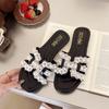 Pantuflas de perlas estilo francés para mujer, ropa de verano 2025, nuevas pantuflas de playa planas de moda estilo Fairy Chanel