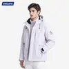 Chaqueta Exterior Tres en Uno Moda Otoño e Invierno 2026 Cortavientos Impermeable Chaqueta de Montañismo para Hombres y Mujeres con Forro Interior Desmontable
