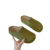 Zapatillas tipo mocasín nuevas y de moda para mujer, para uso casual al aire libre, con tacón oculto, colección otoño 2026, suela gruesa, estilo de media zapatilla cerrada