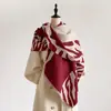 Bufanda de Jacquard Doble Cara Imitación Cachemir con Patrón Único de Cebra Abstracta para Mujer, Estilo con Borlas, Moderna y Genial para Otoño e Invierno