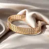 Moda Europeia e Americana Pulseira de Metal Aço Titânio para Mulheres com Design Geométrico Diamante Fivela de Mola Pulseira Recortada Série de Emendas Multicamadas