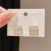 Brincos Geométricos com Letras em Prata, Estilo Leve de Luxo, com Diamantes, Simples e Modernos, Versáteis, Brincos de Nicho de Alta Qualidade para Mulheres