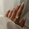 Conjunto de três anéis empilháveis vintage floral com estampa de leopardo e madrepérola, europeu e americano, transfronteiriço, moderno e único, banhado a ouro envelhecido para mulheres