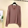 Camiseta de manga larga de algodón modal para mujer, talla grande, cuello en V, camiseta base adelgazante, corte holgado, top protector solar, estilo casual japonés y coreano