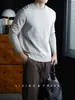 ¡Textura de alta calidad! Suéter cómodo de jacquard a rayas para otoño para hombre, camiseta básica de punto de color liso minimalista con cuello redondo
