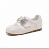 Sapatos Brancos com Strass da Moda Femininos 2026 Outono Novo Estilo Sapatos Casuais para Exterior Confortáveis Bico Redondo Leves Versáteis Sapatos de Treino Alemães