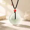 Colgante de Jade de Seda Dorada de Xinjiang, Aventurina Verde Tianshan, Colgante de Jade con Forma de Cerradura Ruyi para la Paz, Venta al por Mayor, Colgante de Jade Flor de Durazno