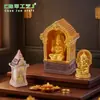 Mini santuário indiano apresentando a divindade Ganesha, uma figura fofa, acessórios de decoração DIY e um pequeno ornamento de mesa