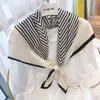 Pañuelo pequeño cuadrado de rayas blancas y negras para mujer, primavera, otoño e invierno, para combinar con camisas, bufanda decorativa profesional para el cuello, bufanda fina