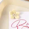 Accesorio para el cabello de malla ligera con flor tridimensional de cinco pétalos, accesorio de tela con centro de flor de pedrería y cuentas hecho a mano, al por mayor