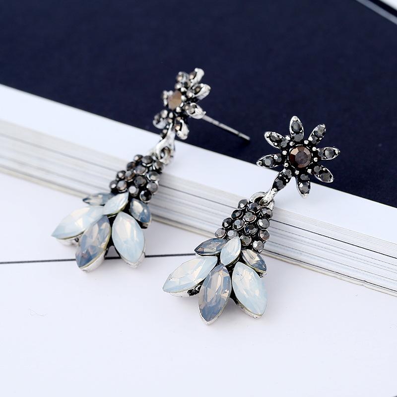 3727342306_1079086986