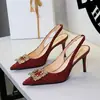 1368-K301 Sapatos Femininos Europeus para Banquete de Salto Alto Fivela Quadrada de Metal com Strass Bico Fino Costas Abertas Sandálias com Tira no Tornozelo Feminino