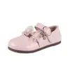 Zapatos de Cuero Pequeños Dulces de Moda para Niñas 2025 Otoño Nuevos Zapatos Individuales con Flores Estilo Princesa Mocasines de Corte Bajo