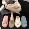 Pantuflas de algodón Otoño/Invierno 2026, nuevos y elegantes zapatos peludos para el hogar con tiras cruzadas, suelas gruesas, aptos para usar en exteriores, estilo slip-on de felpa
