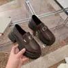 Sapatos Pequenos de Couro Versáteis com Solado Grosso para o Dia a Dia Feminino, Novos Estilo Retro Loafers Sapatos Individuais para Mulheres Primavera e Verão 2025