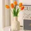 Vaso de Cerâmica de Luxo Leve Nórdico Arranjo de Flores Ornamento com um Toque de Alto Padrão, Recipiente para Flores de Decoração de Casa de Nicho Ornamento de Cerâmica