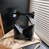Bolso de Gran Capacidad para Mujer 2025 Nuevo Estilo Bolso de Hombro Simple y Versátil Textura Popular de Este Año Cubo Tote para Viajar