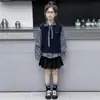 Ropa Infantil para Niñas, Conjunto de Primavera y Otoño, Nuevo Estilo 2026, Conjunto de Dos Piezas de Camisa, Suéter y Chaleco Estilo Universitario para Niñas
