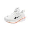 Sapatos para meninos 2026 verão novos tênis esportivos infantis para crianças maiores com fivela giratória, tênis de corrida e treino de malha para meninas