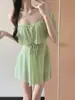 Maiô de Suspensório Peça Única para Mulheres Verão 2025 Novo Conservador Cor Sólida Renda Fora do Ombro Sexy Menina Roupa de Banho Atacado