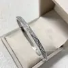 Pulsera Rombo Onda Gejiafu Versión Alta Dorada V Full Diamante Lujo Accesible Diamante Apilado de Moda Versátil Pulsera de Pareja