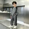 Conjunto de Roupa Esportiva de Outono para Meninos 2026 Novo Outono Crianças de Tamanho Médio a Grande Jaqueta Estilo Primavera/Outono Cool Fashionável Tendência Menino