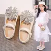 Outono 2026 Novo Estilo Coreano Versátil para Meninas Bola Solado Macio Antiderrapante Velcro Princesa Bebê Sapatos Individuais Moda Tendência