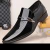 Zapatos de Hombre de Talla Grande Transfronterizos Verano Zapatos de Cuero de Agujero Pequeño Zapatos de Hombre Juveniles Británicos de Punta Moda Tendencia Zapatos de Vestir para Hombre