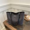 Bolsa Tote Preta de Bolinhas com Laço para Axila Feminina 2026 Nova Moda Tendência Versátil Casual Ombro Mão