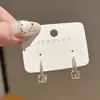 2026 Nuevos Aretes Simples tipo Ear Cuff Celebridad de Internet Estilo Coreano Aretes de Aro Lisos Cuidado del Agujero del Oído Temperamento Aretes de Botón Lujo Ligero Hacer que la Cara Parezca Más Pequeña