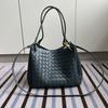 Bolso grande de paracaídas de otoño e invierno 2024, de piel auténtica, para mujer, tejido a mano, tipo cesta de verduras, bandolera de un solo hombro
