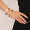 Pulsera Geométrica Cuadrada de Metal Europea y Americana con Forma de Ola Retorcida Pulsera de Personalidad Temperamental Joyería de Lujo Ligero de Alta Gama Transfronteriza