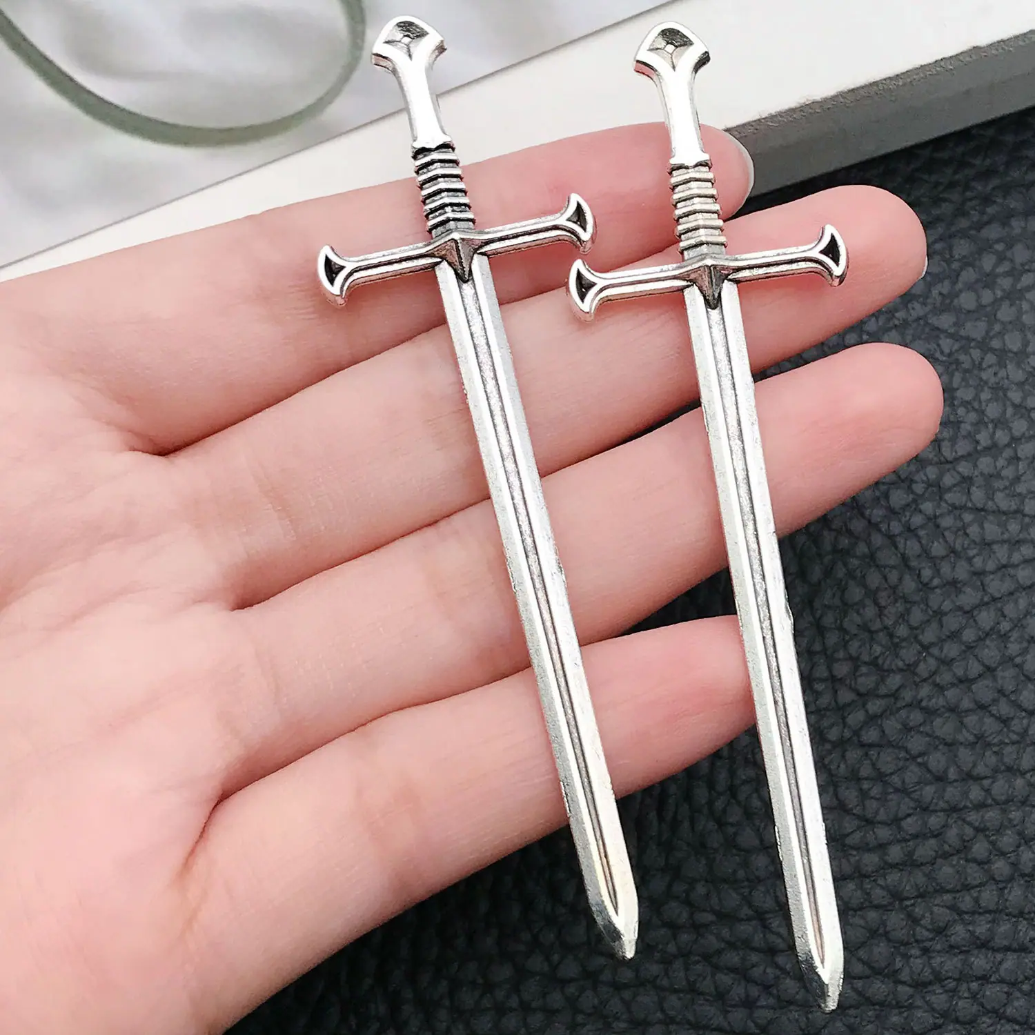 8074-古银十字架刀剑25x88mm-锌合金-4.6g