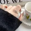 Anel de Metal com Design Minimalista de Cabeça Dupla, Moderno e Requintado, Cravejado com Zircônia, Joia Versátil e Única em Estilo Aberto