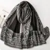 Xale de Cetim Espesso Geométrico Paisley com Borda Desfiada, Lenço Grande Estilo Vintage com Toque de Algodão e Linho, Adequado para Todas as Estações e Deslocamento