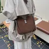 Bolsa Pequena Fosca Retrô Outono e Inverno para Mulheres 2025 Nova Versátil para o Dia a Dia Bolsa de Ombro Bolsa de Axila Bolsa Transversal Bolsa Saco