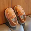 Zapatos de cuero estilo británico para niños 2026 otoño versión coreana moda estudiantil mocasines sin cordones lindos mocasines para bebé