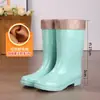 Botas de lluvia elegantes, botas de lluvia antideslizantes hasta la mitad de la pantorrilla, zapatos de goma, para mujer, forradas de felpa, cálidas, duraderas e impermeables, botas de trabajo