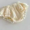 Conjunto INS estilo coreano para bebé, nuevo modelo 2026 para niñas: top bordado de manga larga + pantalón corto de falda de encaje con parte inferior ancha