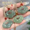Colgante de Jade de Seda Dorada de Xinjiang, Aventurina Verde Tianshan, Colgante de Jade con Forma de Cerradura Ruyi para la Paz, Venta al por Mayor, Colgante de Jade Flor de Durazno