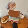 2026 Nuevo Modelo Bolso Cruzado Tejido con Rayas Arcoíris para Mujer con Diseño Único y Esquema de Colores Dopamina, Bolso de Hombro Pequeño